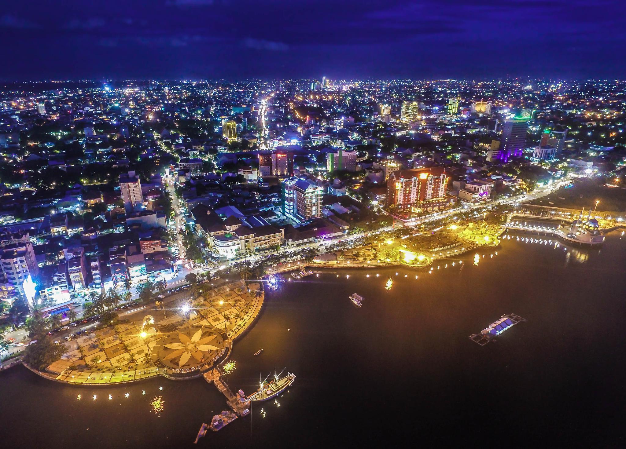 โรงแรมรอยัล เบย์ มากัสซาร์ มากาซาร์ ภายนอก รูปภาพ