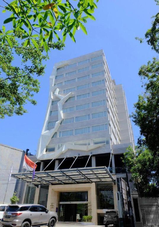 โรงแรมรอยัล เบย์ มากัสซาร์ มากาซาร์ ภายนอก รูปภาพ